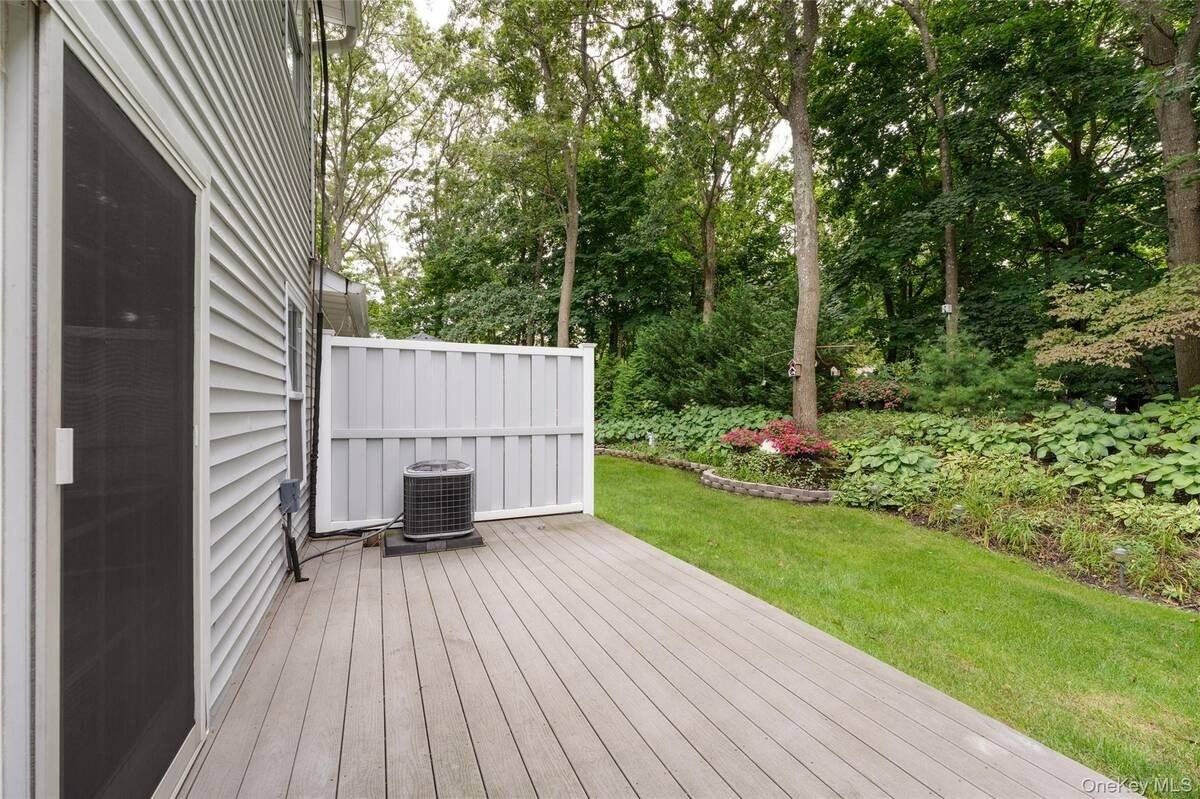 702 Sara Cir - Photo 4 of 24