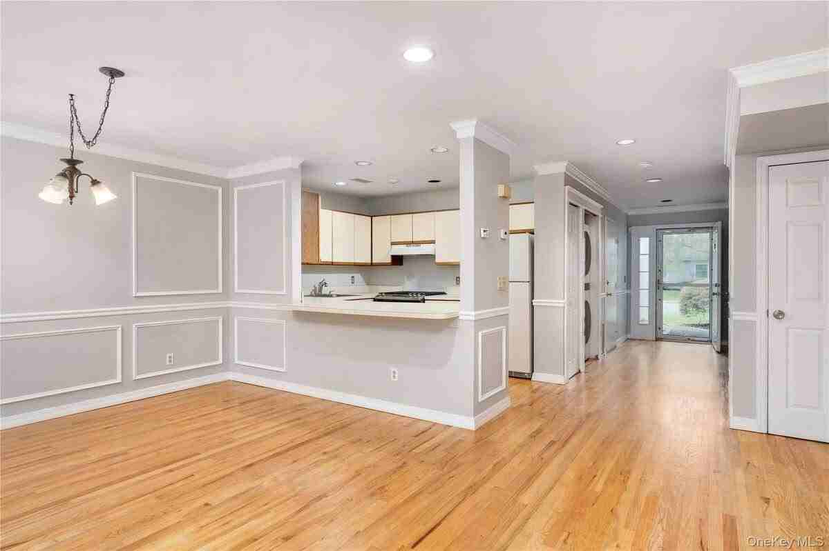 702 Sara Cir - Photo 7 of 24