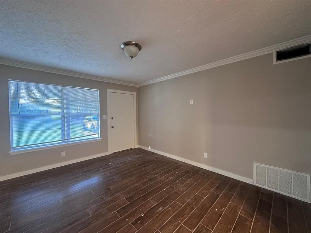 505 Clearview Dr - Photo 2 of 12