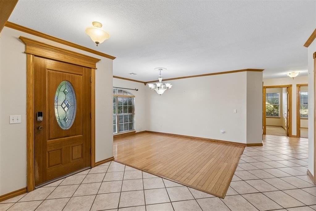 15069 Scottsdale Ln - Photo 4 of 31