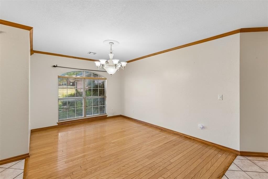 15069 Scottsdale Ln - Photo 5 of 31