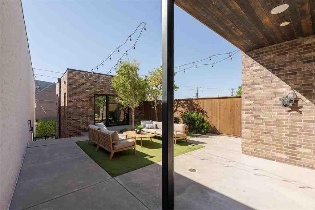 616 Nw 6th St - Photo 6 of 50