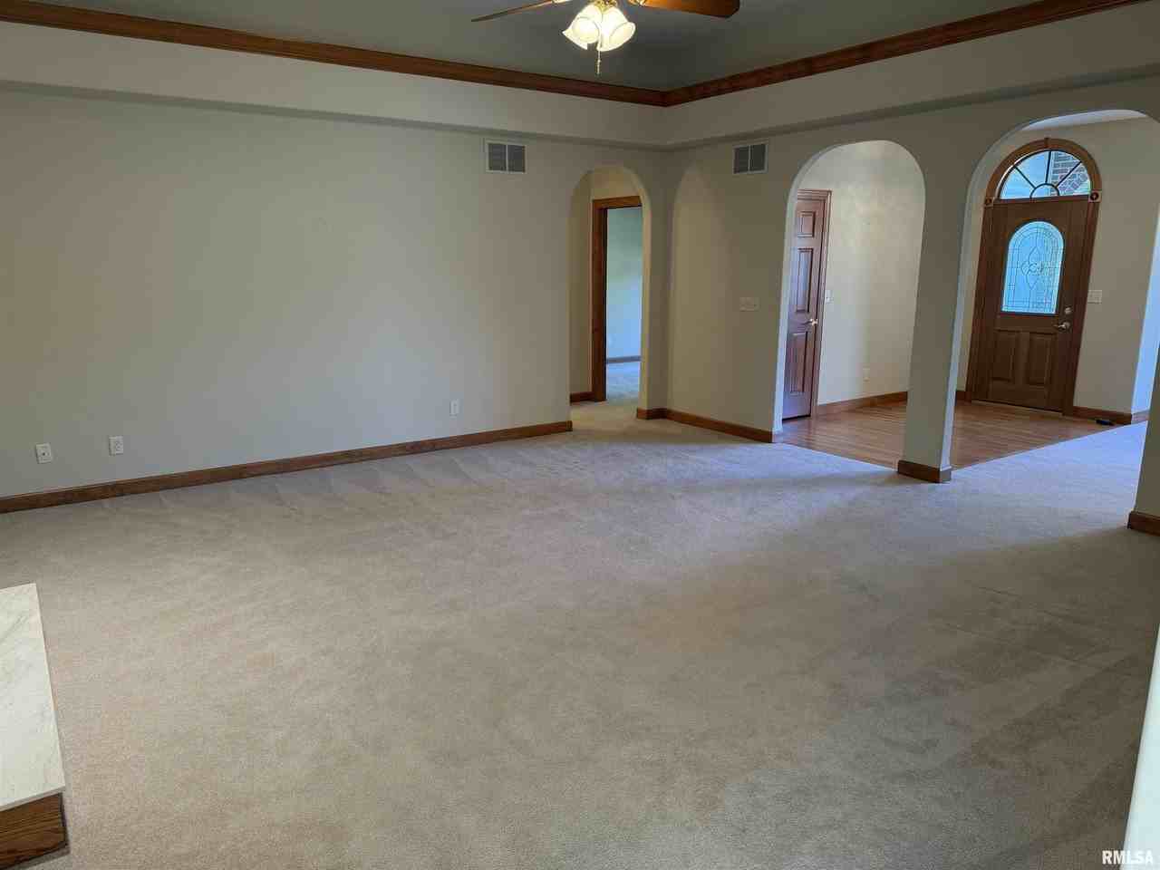 6800 Ironwood Dr - Photo 2 of 33