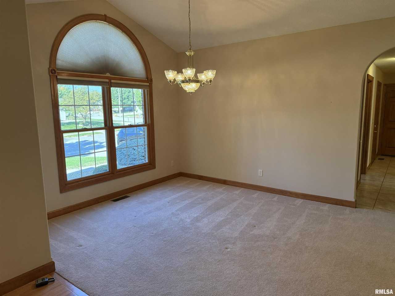 6800 Ironwood Dr - Photo 3 of 33