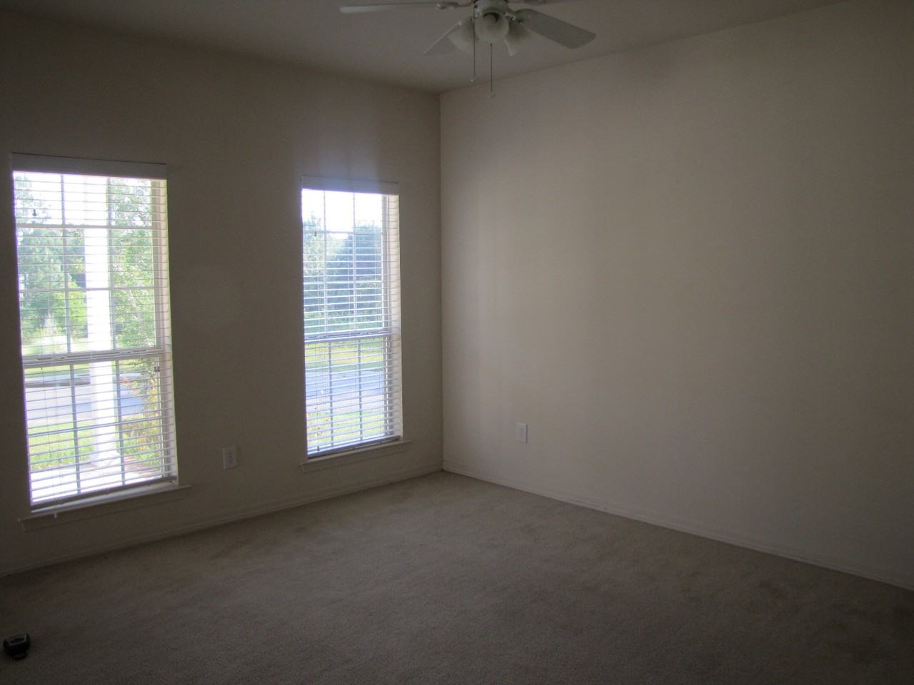 33213 Stables Dr - Photo 3 of 13