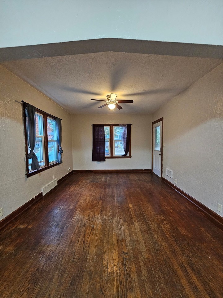 824 Craite Ave - Photo 6 of 29