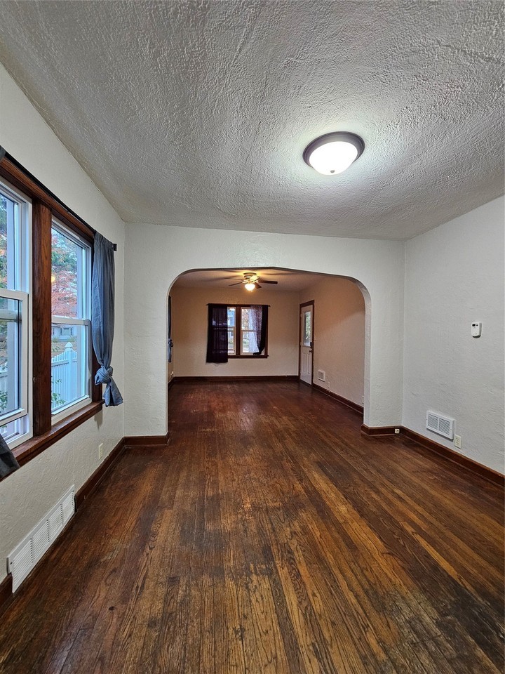 824 Craite Ave - Photo 7 of 29