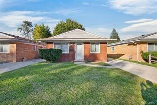 20653 Hollywood St - Photo 1 of 1