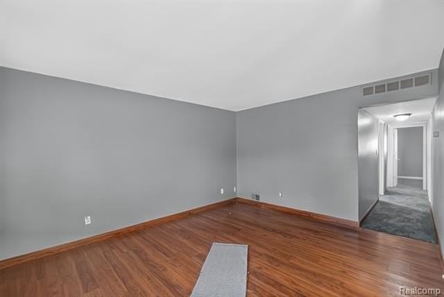 20653 Hollywood St - Photo 3 of 17