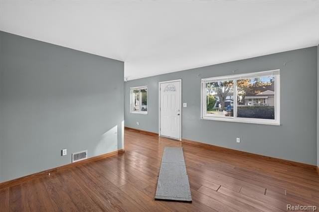 20653 Hollywood St - Photo 4 of 17