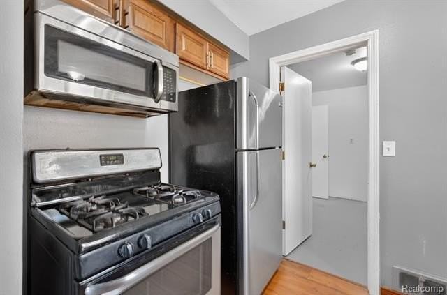 20653 Hollywood St - Photo 7 of 17