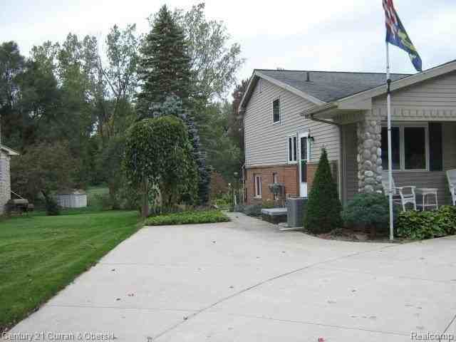 11328 Kingsley Dr - Photo 2 of 17