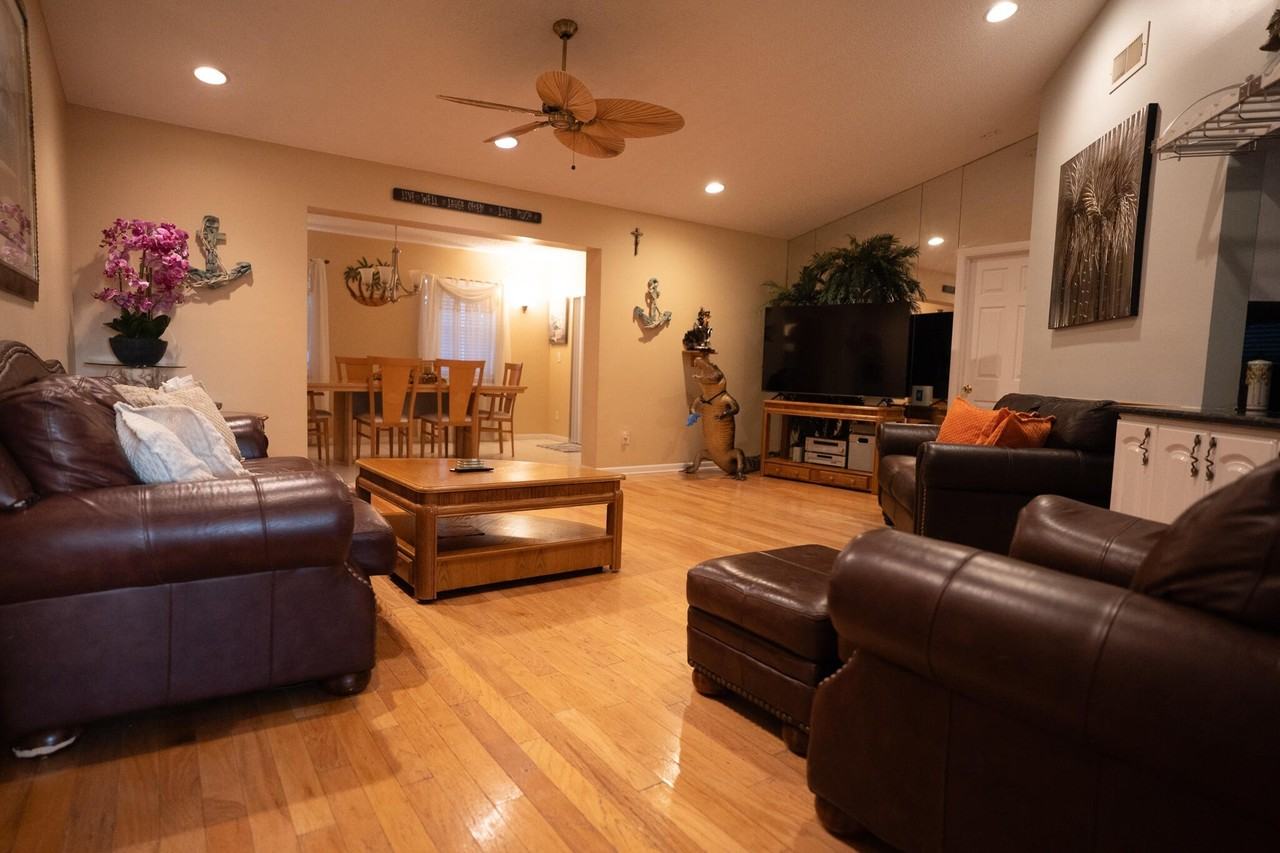 105 Raintree Trl - Photo 2 of 15