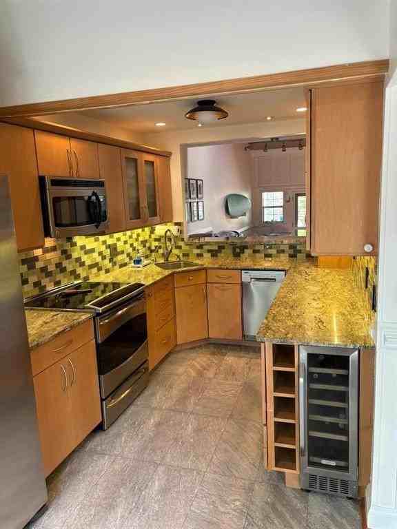 224 Ne 16th Ter - Photo 3 of 10