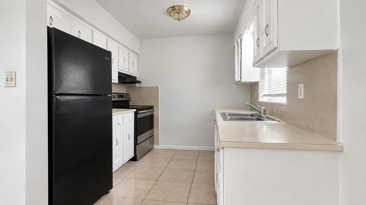 3970 Nw 31st Ter #4 - Photo 4 of 13