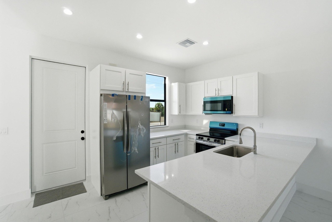 259 Grant Blvd - Photo 2 of 18