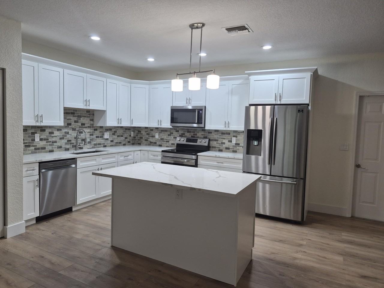 6472 Azura Lake Rd - Photo 3 of 28