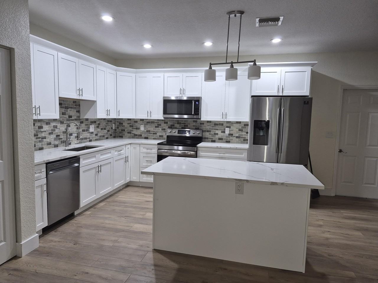 6472 Azura Lake Rd - Photo 7 of 28