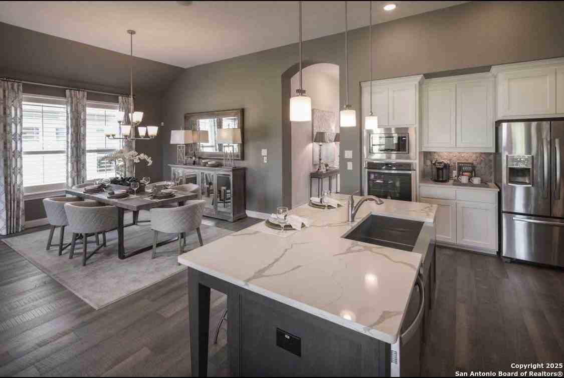 1362 Oaklawn Dr - Photo 5 of 42