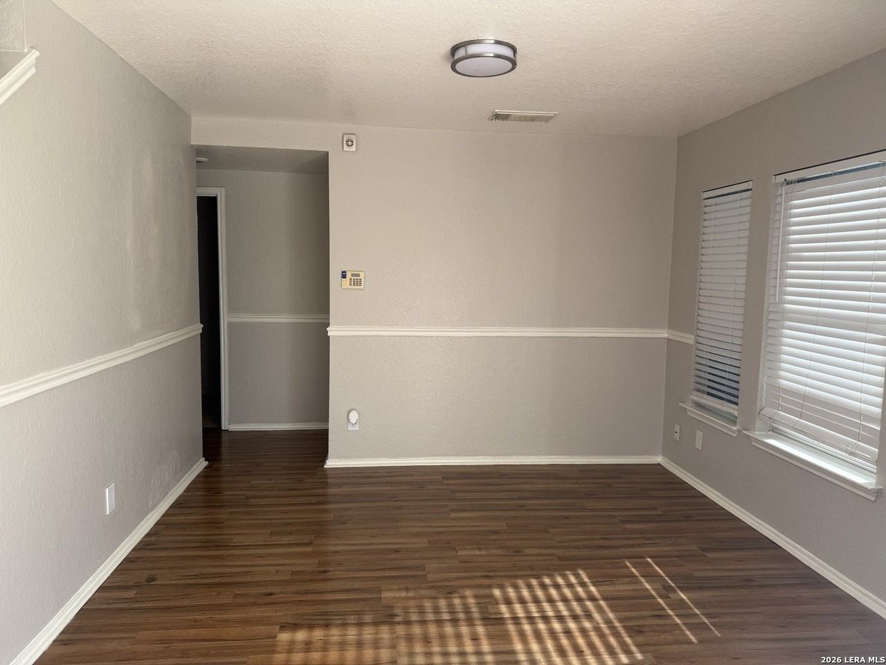 5663 Lovett Oaks - Photo 2 of 13