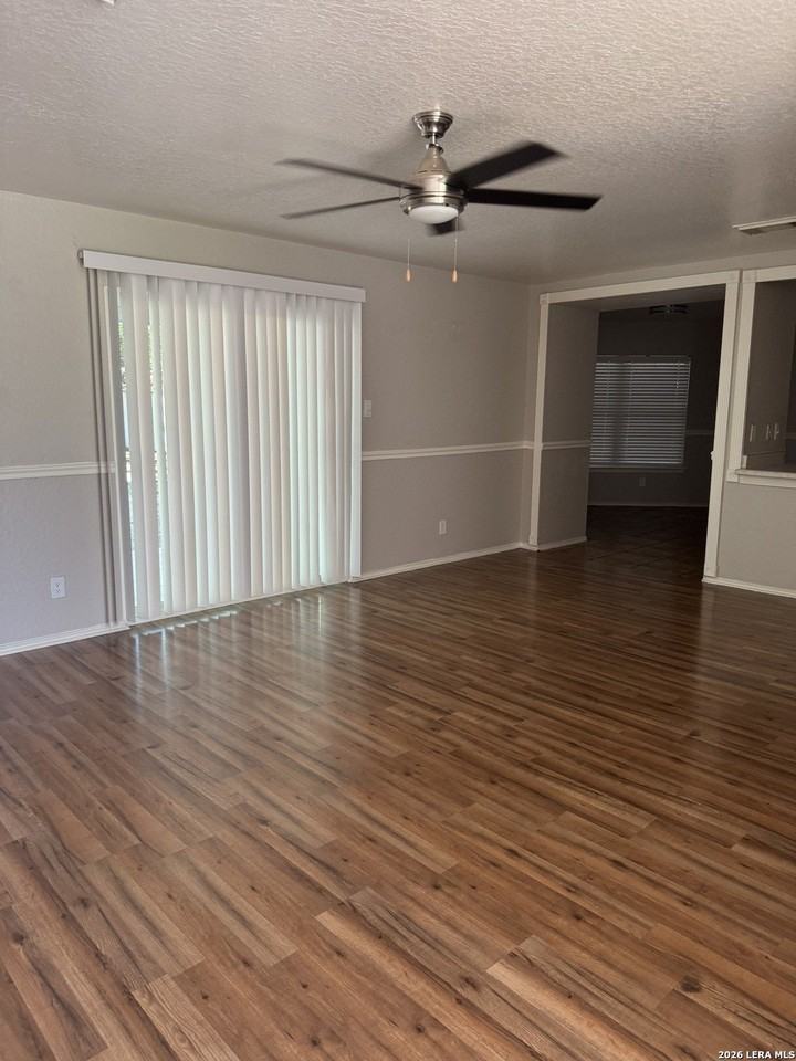 5663 Lovett Oaks - Photo 3 of 13