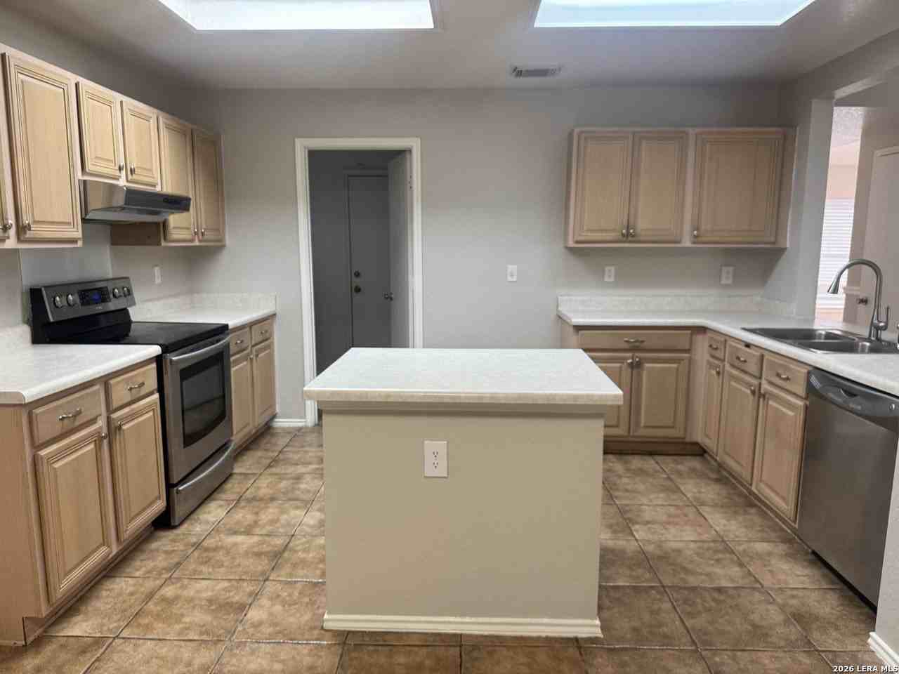 5663 Lovett Oaks - Photo 4 of 13