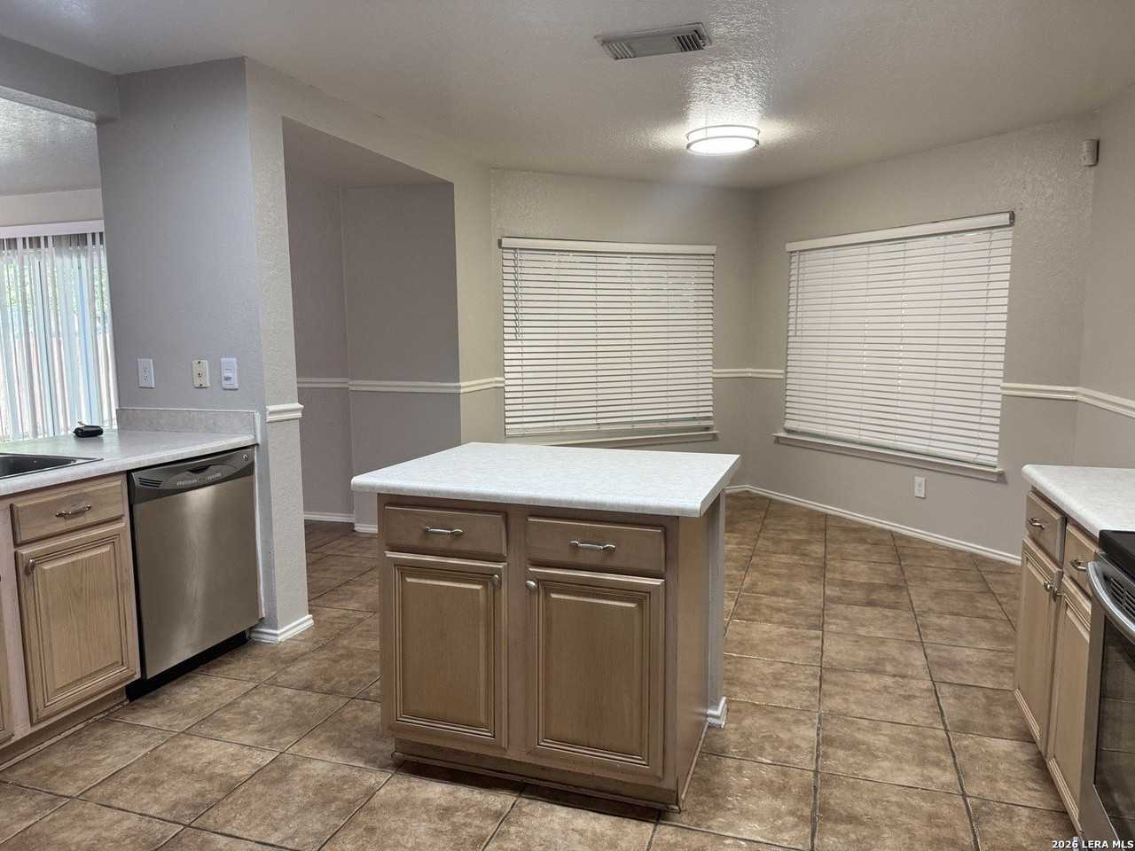 5663 Lovett Oaks - Photo 5 of 13