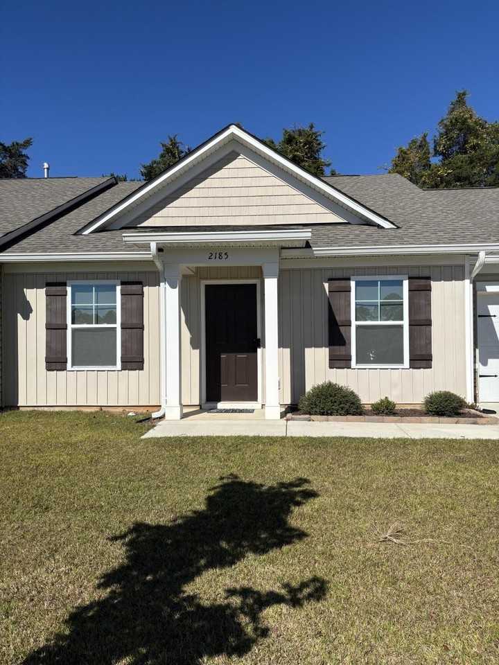 2185 Stillpointe Dr - Photo 2 of 40