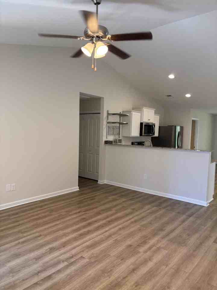 2185 Stillpointe Dr - Photo 3 of 40