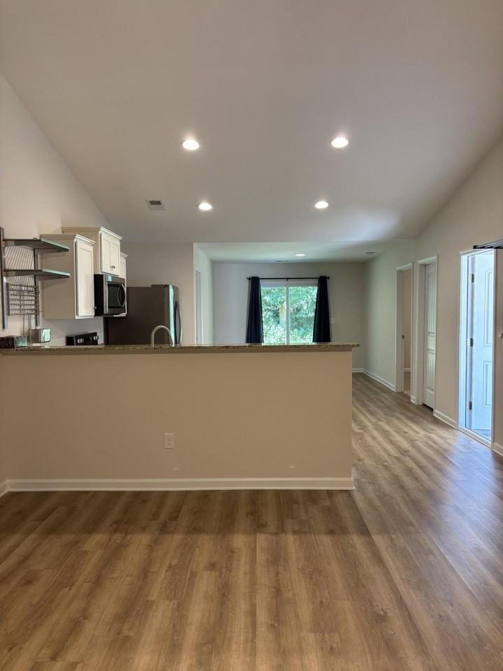 2185 Stillpointe Dr - Photo 5 of 40