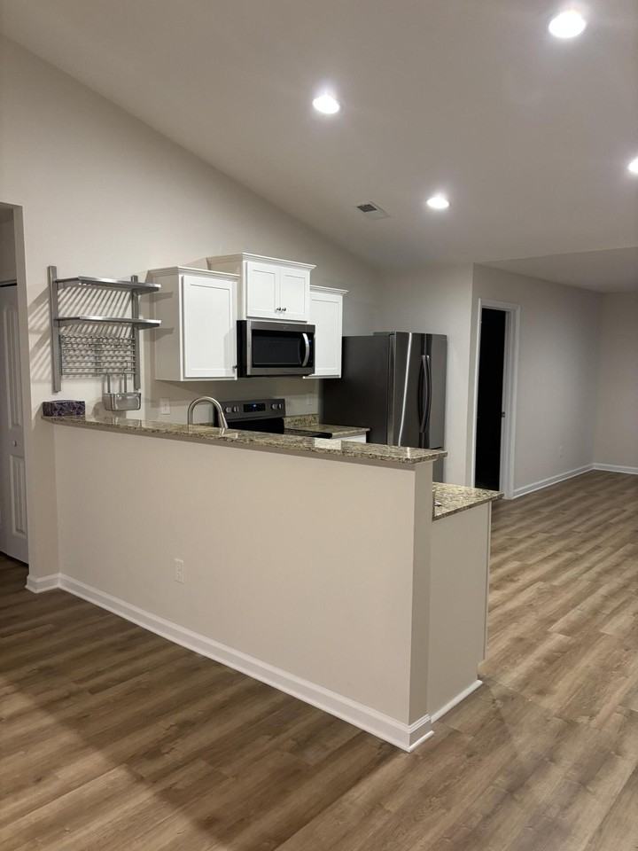 2185 Stillpointe Dr - Photo 6 of 40