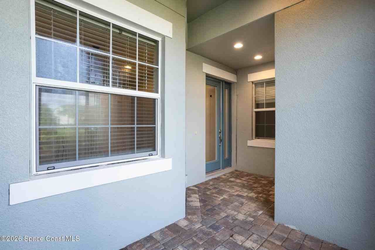 7634 Loren Cove Dr - Photo 4 of 39