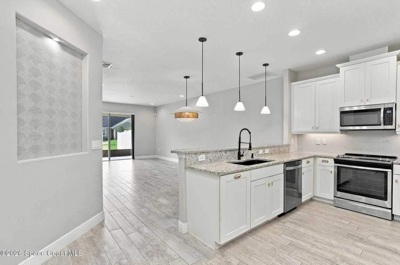 7634 Loren Cove Dr - Photo 6 of 39