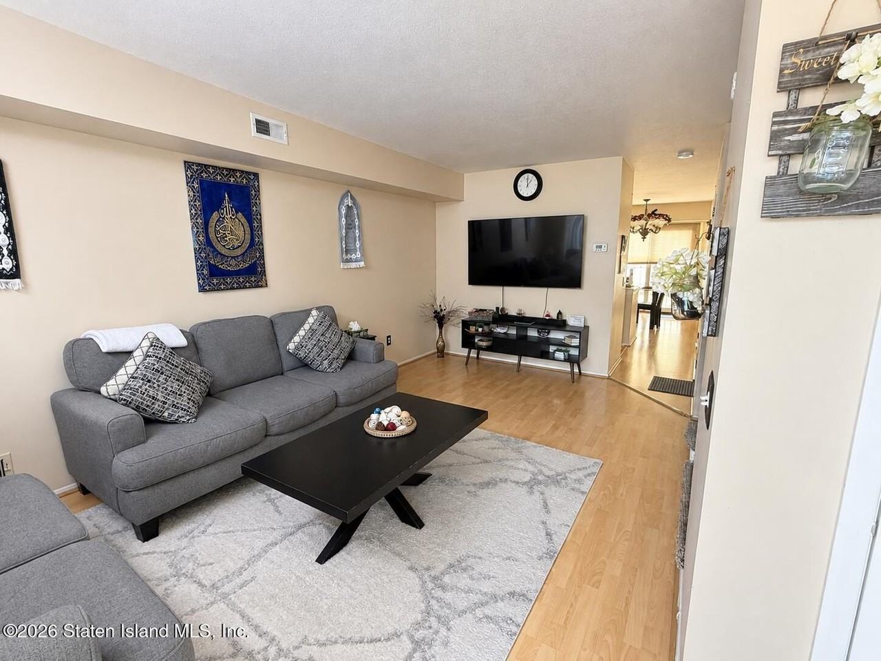 18 Heather Ct - Photo 2 of 10