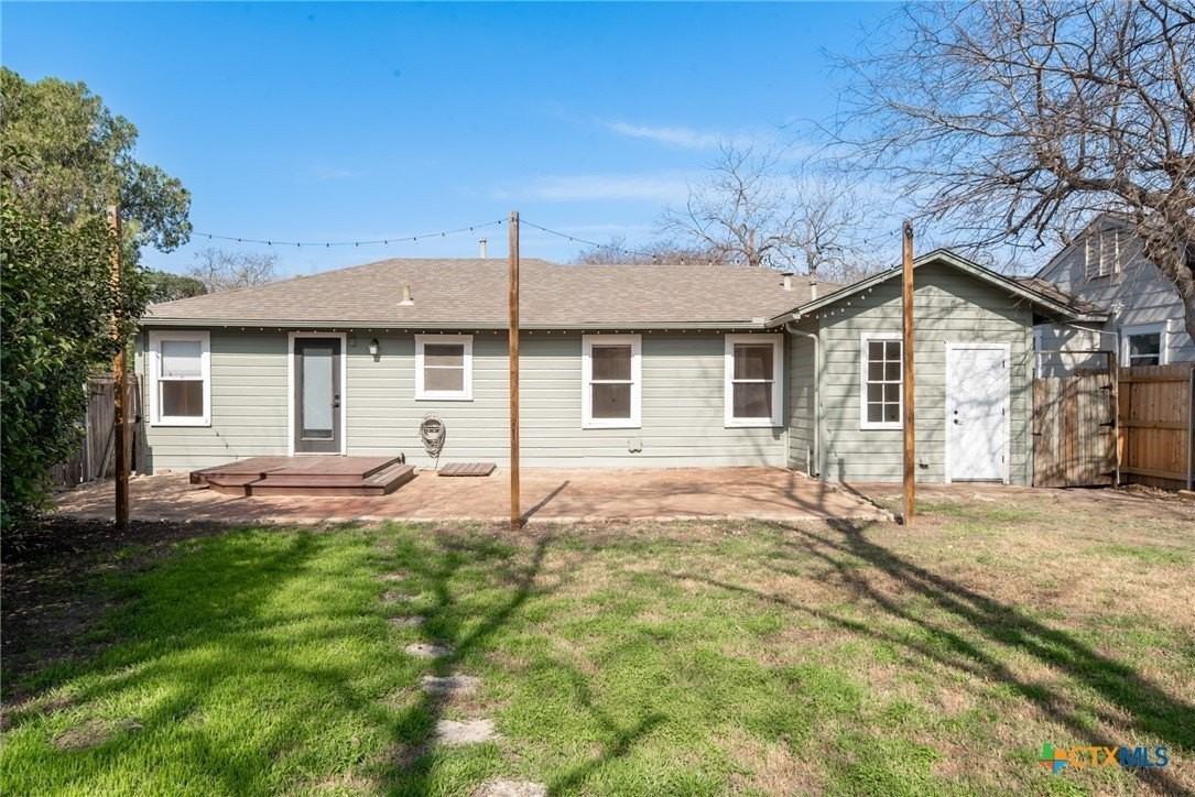 1345 Lee St - Photo 3 of 9