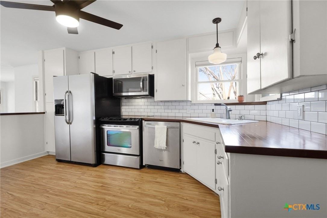 1345 Lee St - Photo 7 of 9