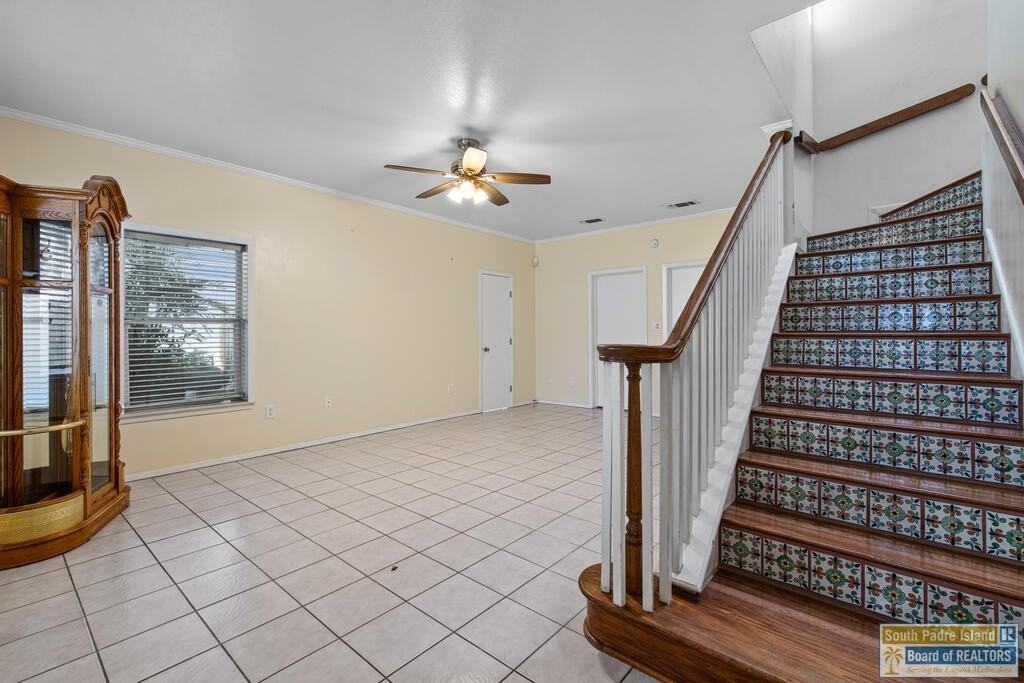 813 N Shore Dr - Photo 3 of 19