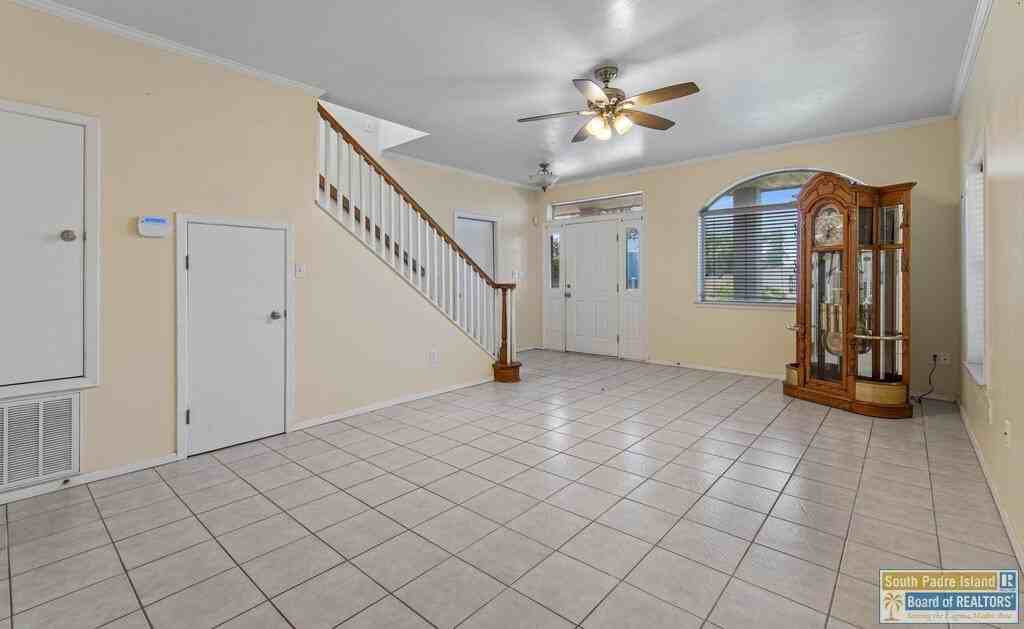 813 N Shore Dr - Photo 4 of 19