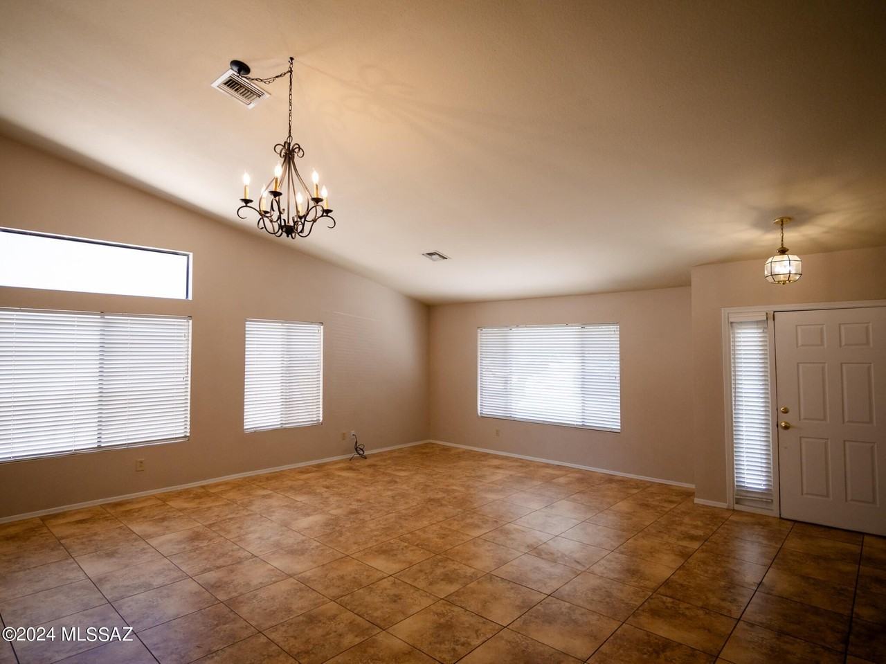 5471 N Via Umbrosa - Photo 4 of 38