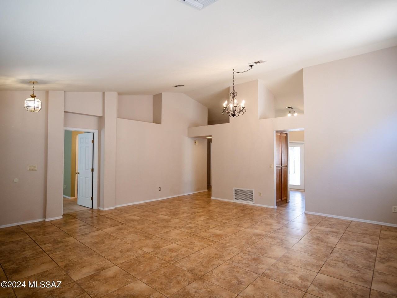5471 N Via Umbrosa - Photo 5 of 38