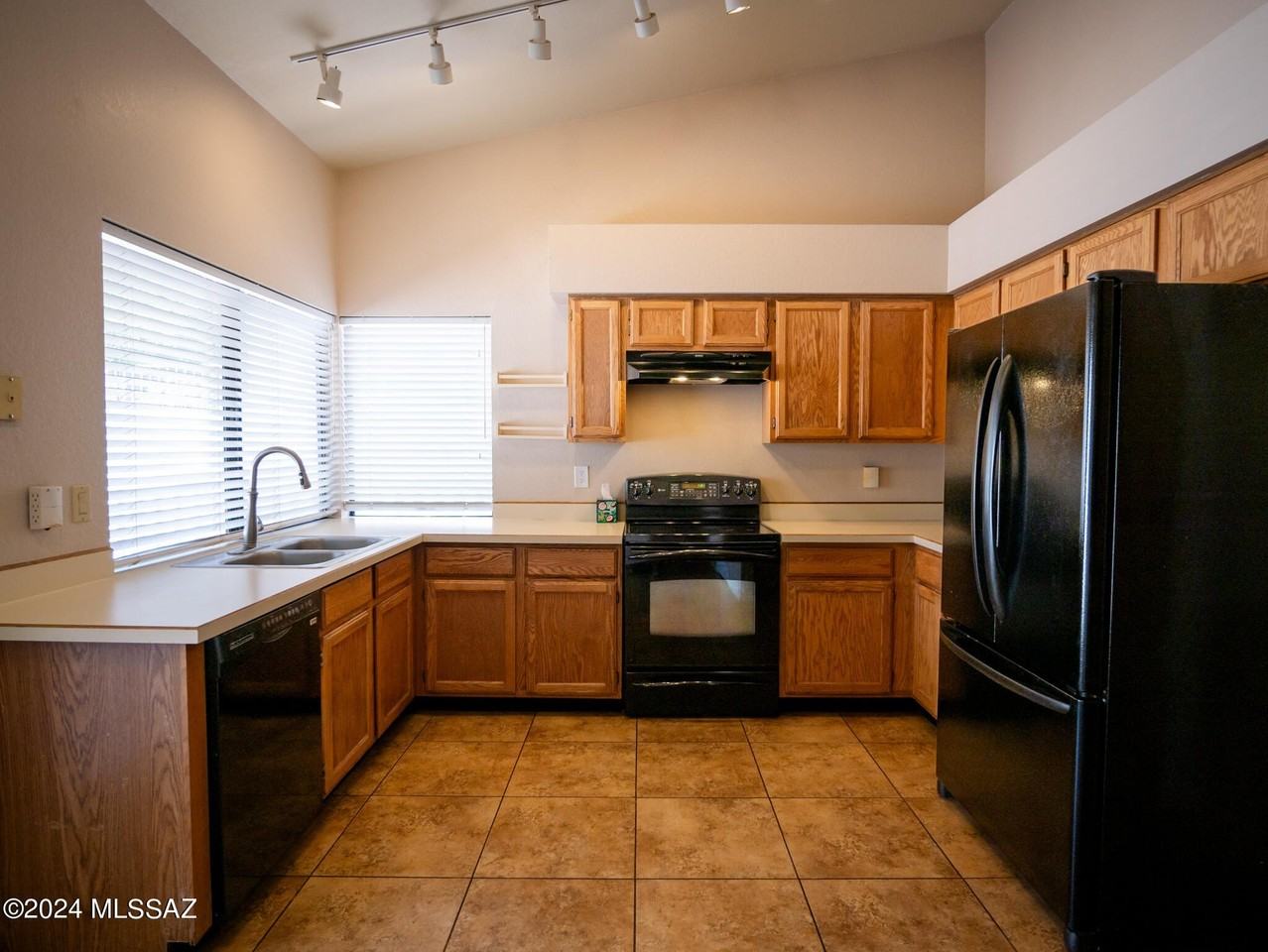 5471 N Via Umbrosa - Photo 6 of 38