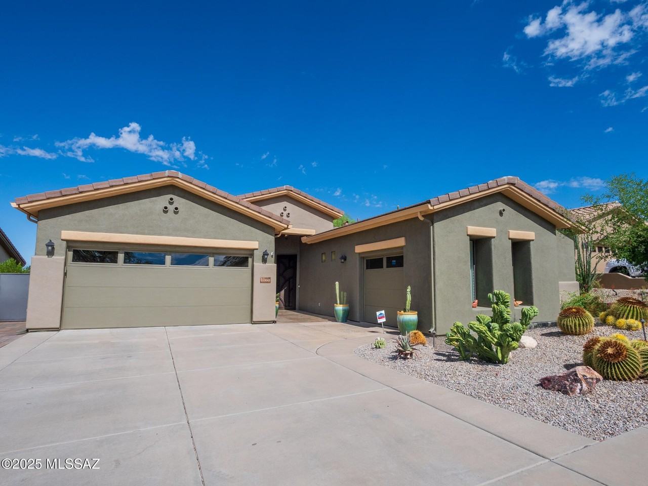 13065 N High Hawk Dr - Photo 2 of 26