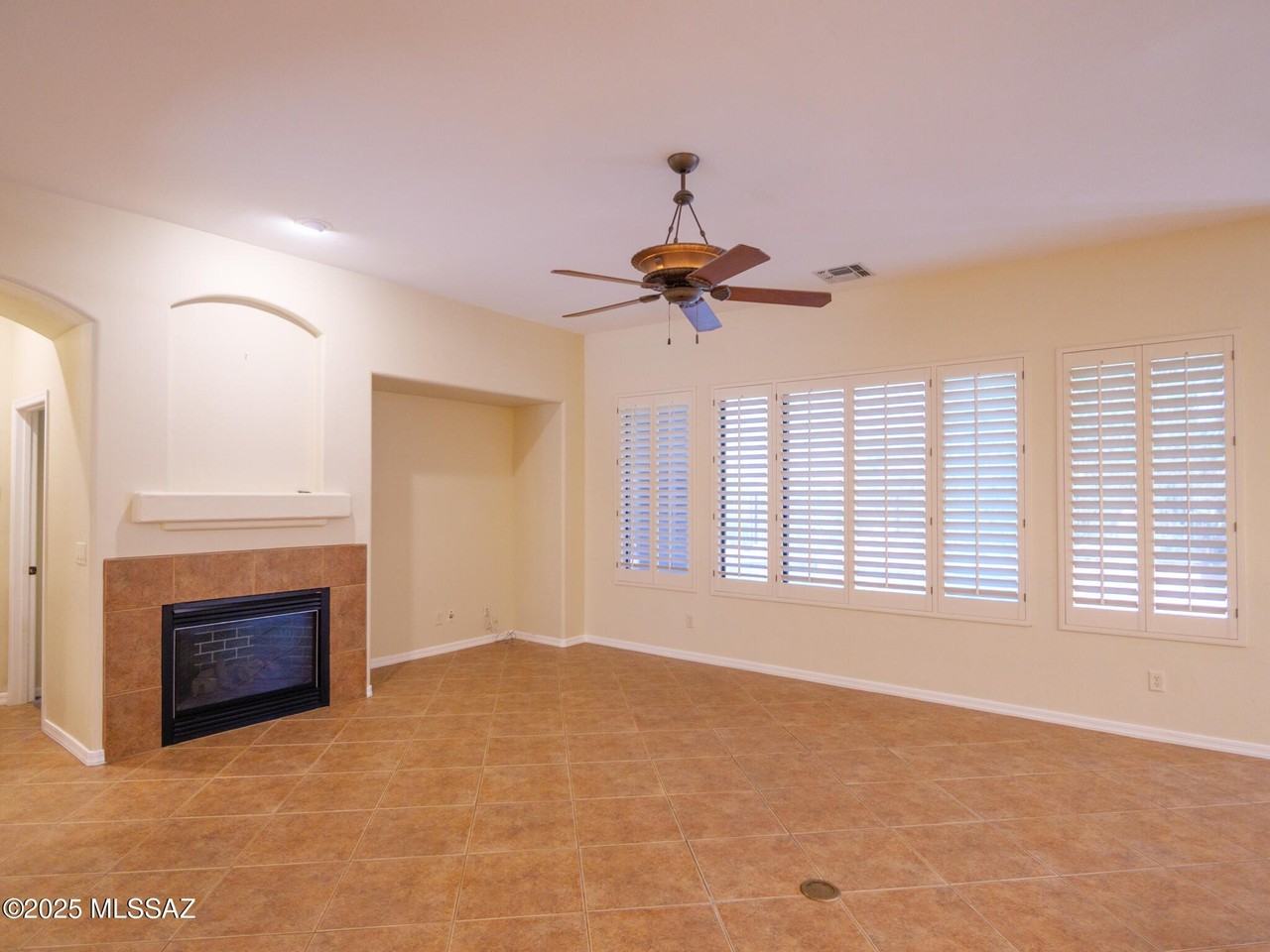 13065 N High Hawk Dr - Photo 4 of 26
