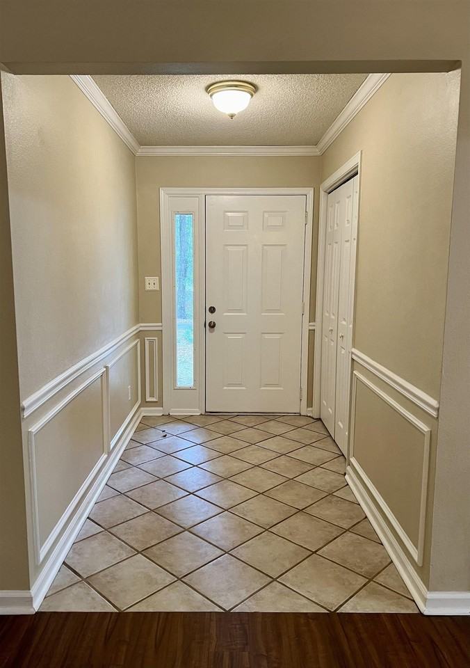 8653 Oak Forest Trl - Photo 2 of 18