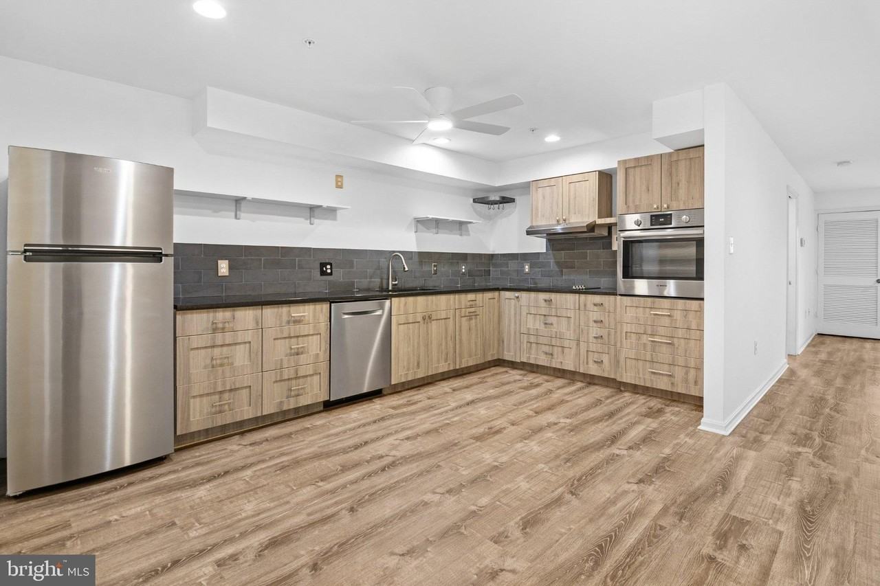 2900 Shipmaster Way #116 - Photo 4 of 33