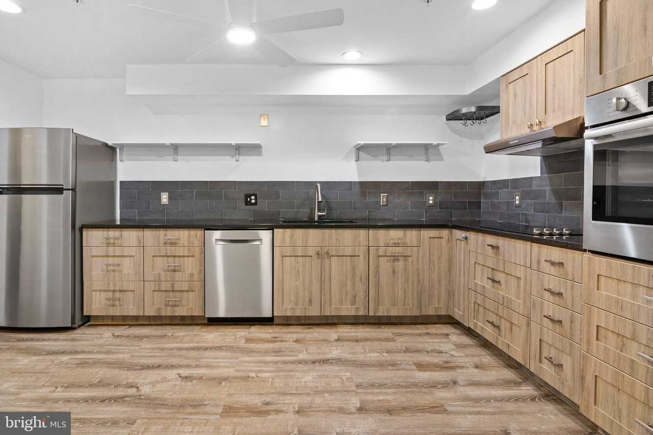2900 Shipmaster Way #116 - Photo 5 of 33