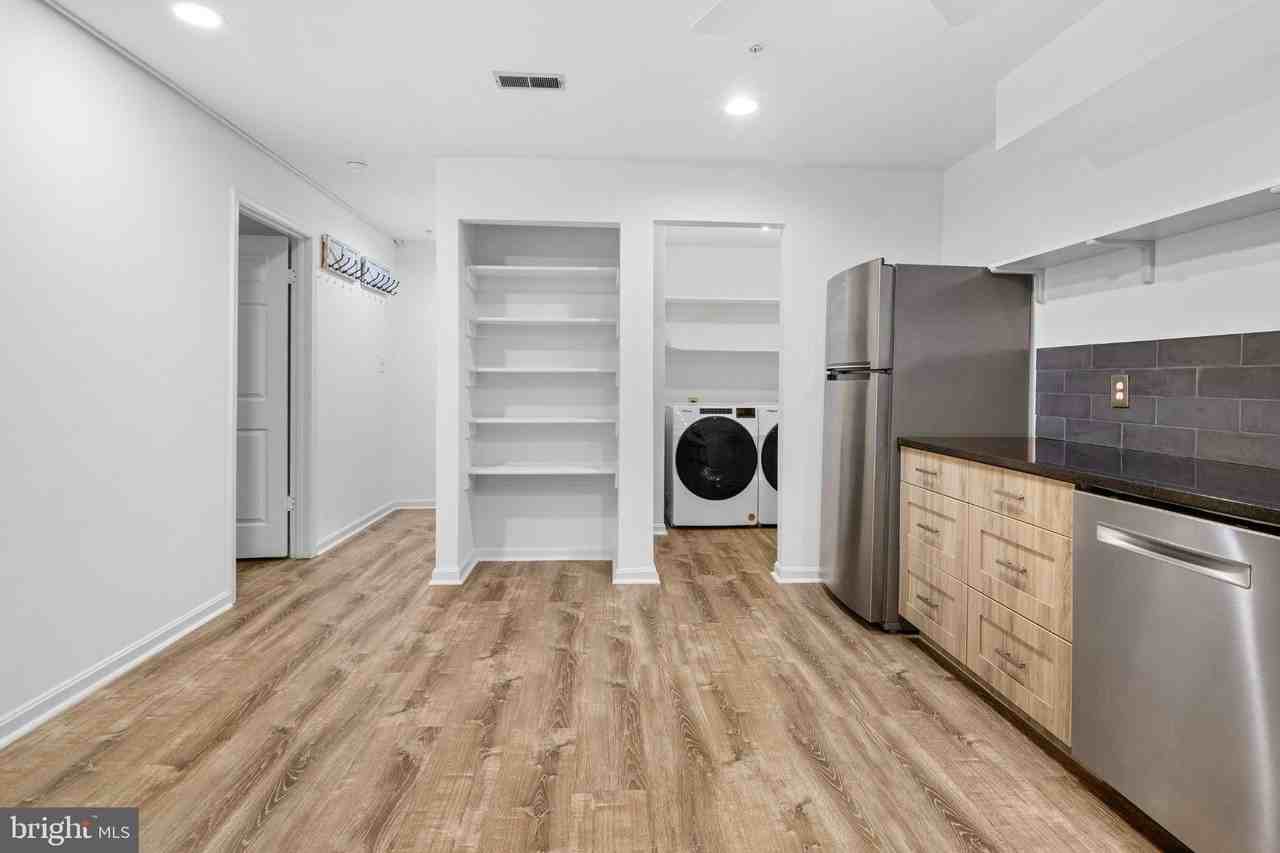 2900 Shipmaster Way #116 - Photo 6 of 33