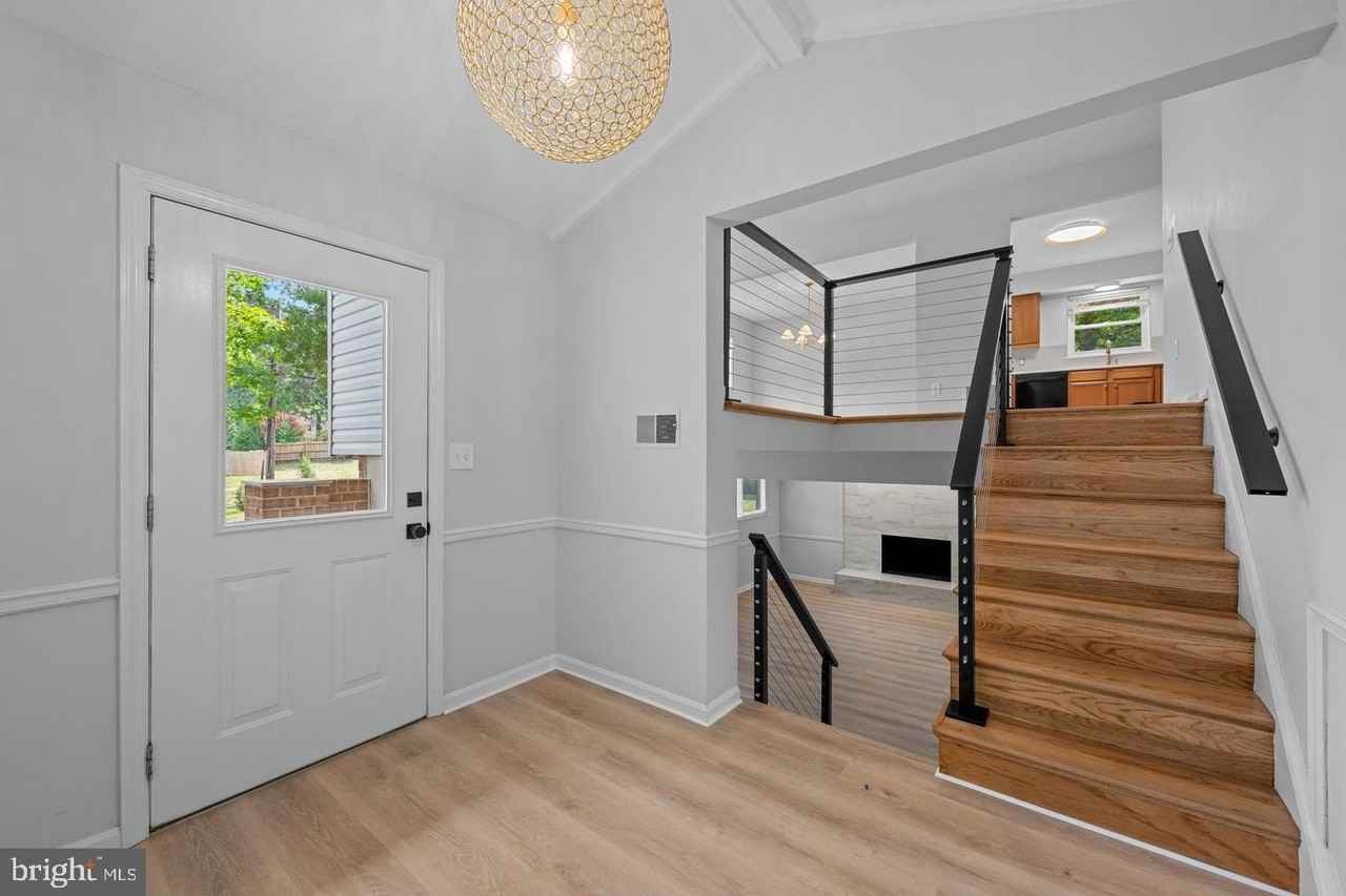 100 Oak Dr - Photo 2 of 49