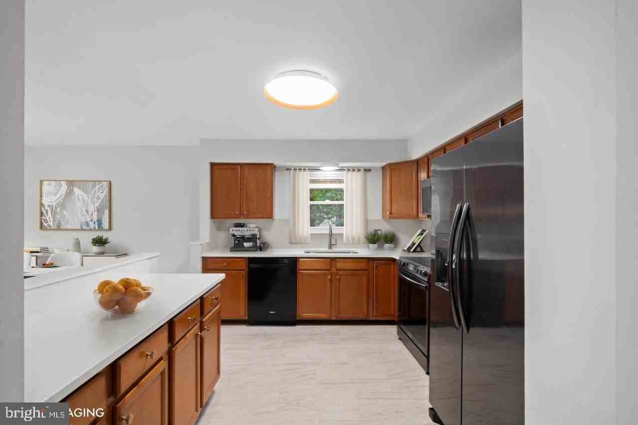 100 Oak Dr - Photo 7 of 49