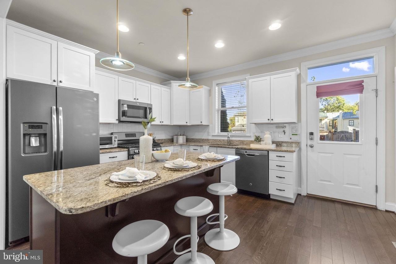 25 Lord Nickens St - Photo 7 of 30